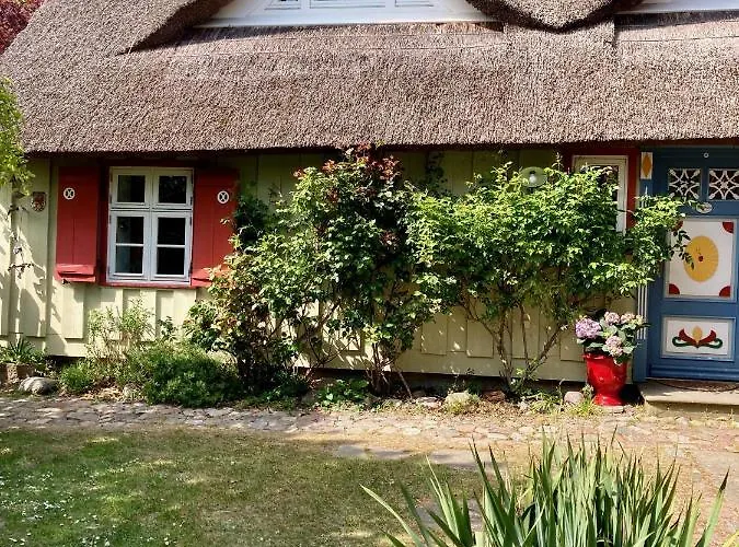 Vakantiehuis Haus Am Hafen - Kaminfeeling Und Luxus Unter Reet Prerow