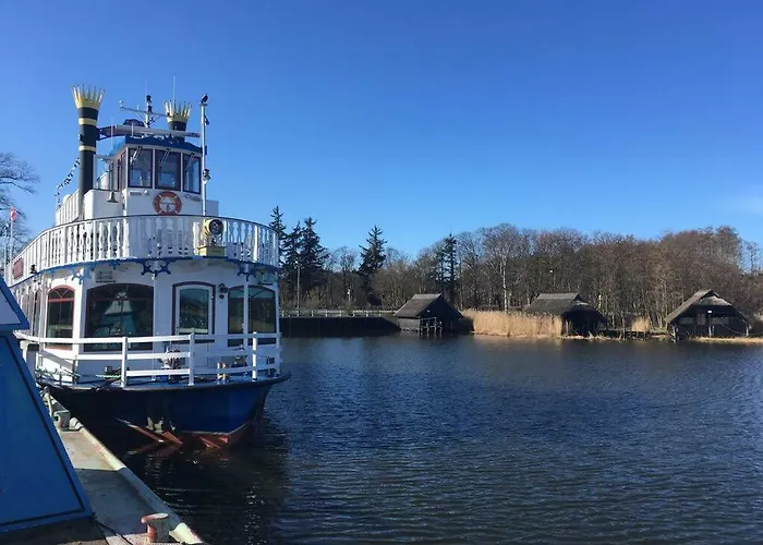 Haus Am Hafen - Kaminfeeling Und Luxus Unter Reet Prerow